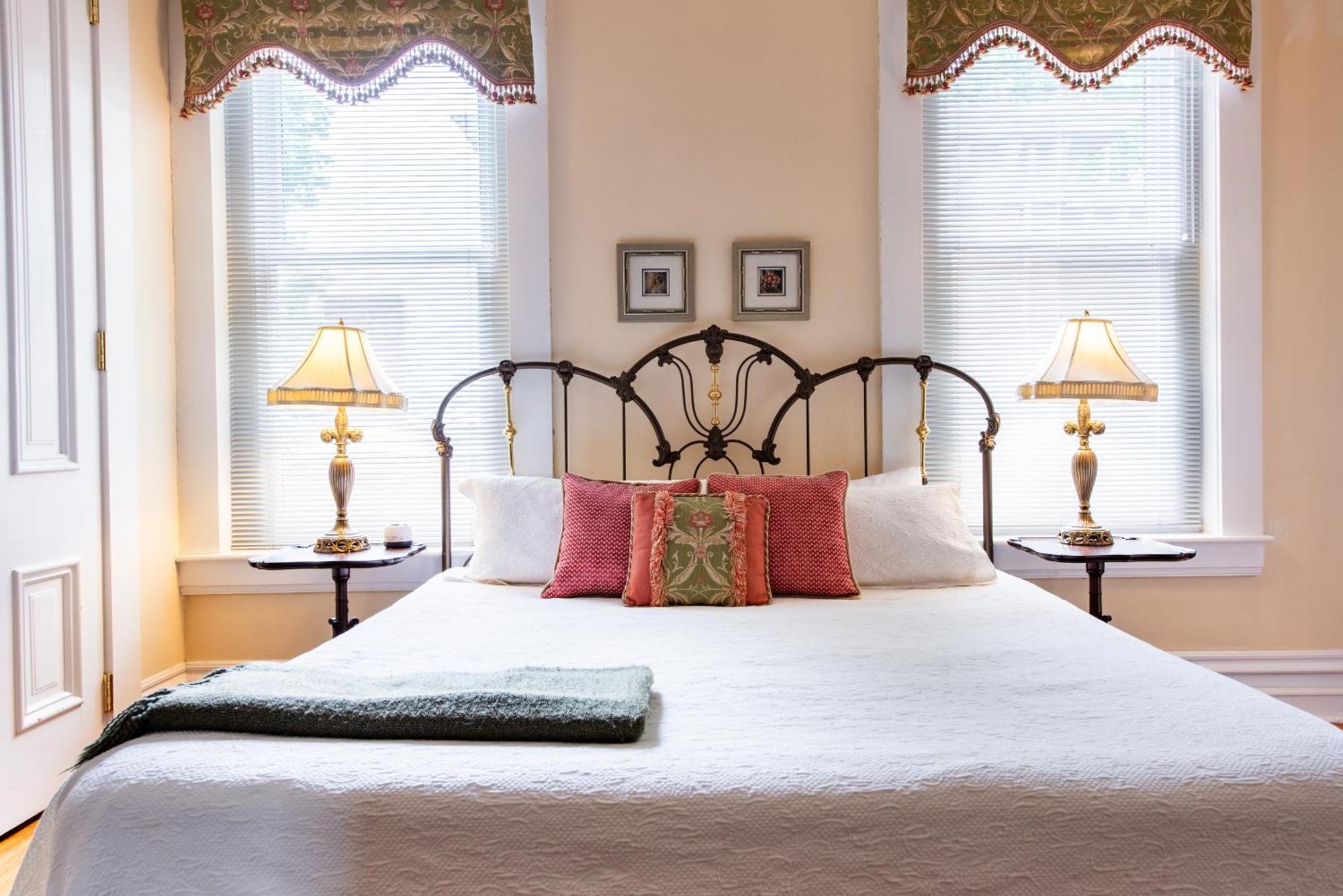 Dupont Mansion Bed & Breakfast Louisville Room photo