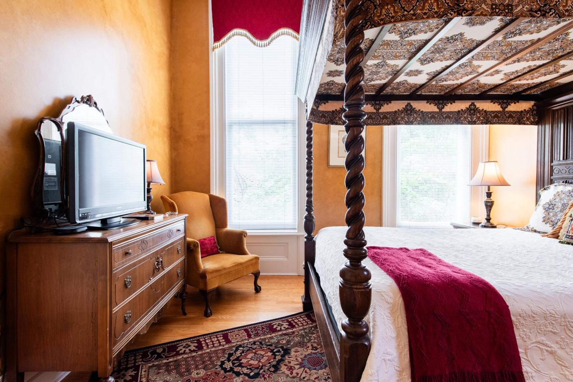 Dupont Mansion Bed & Breakfast Louisville Room photo