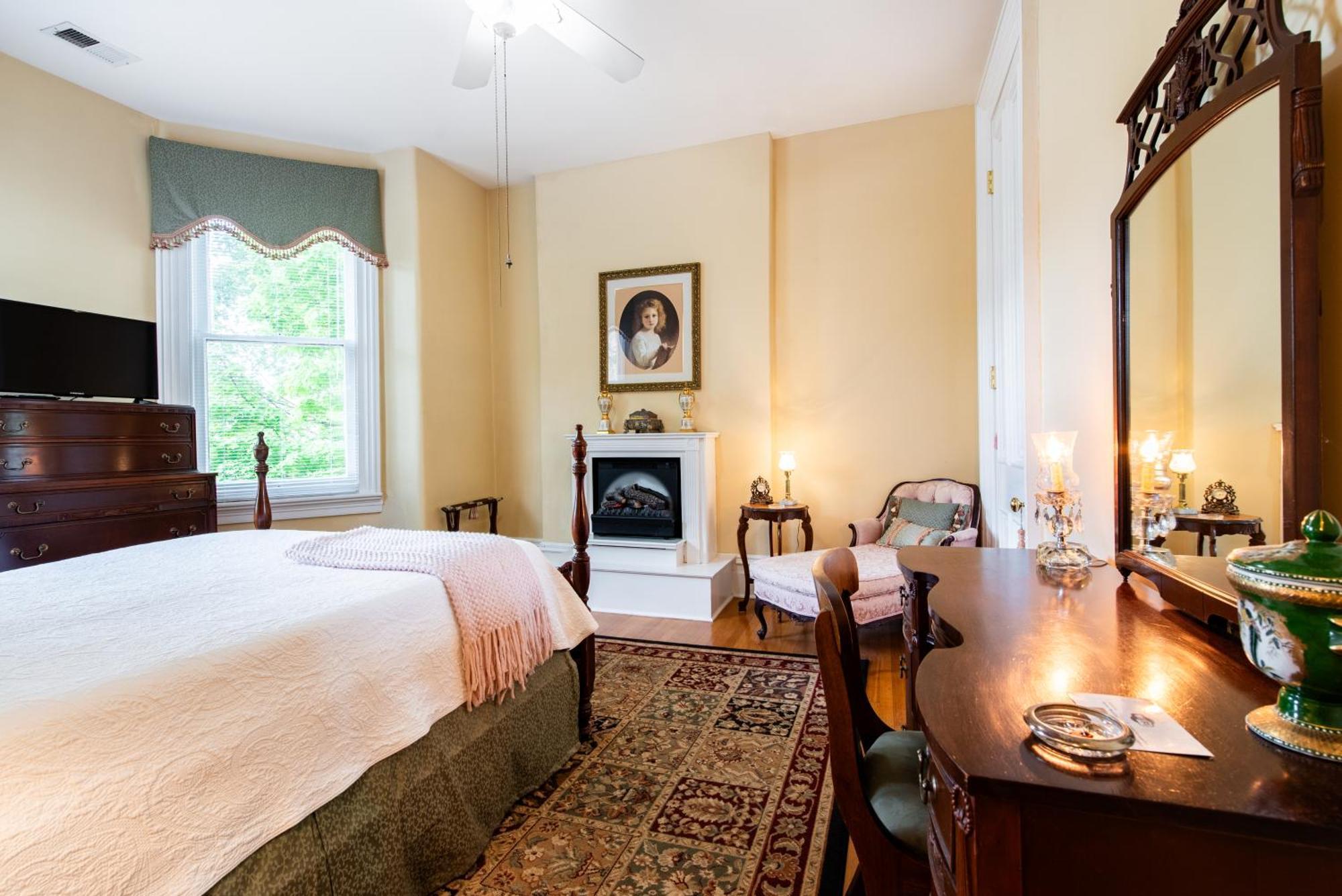 Dupont Mansion Bed & Breakfast Louisville Room photo
